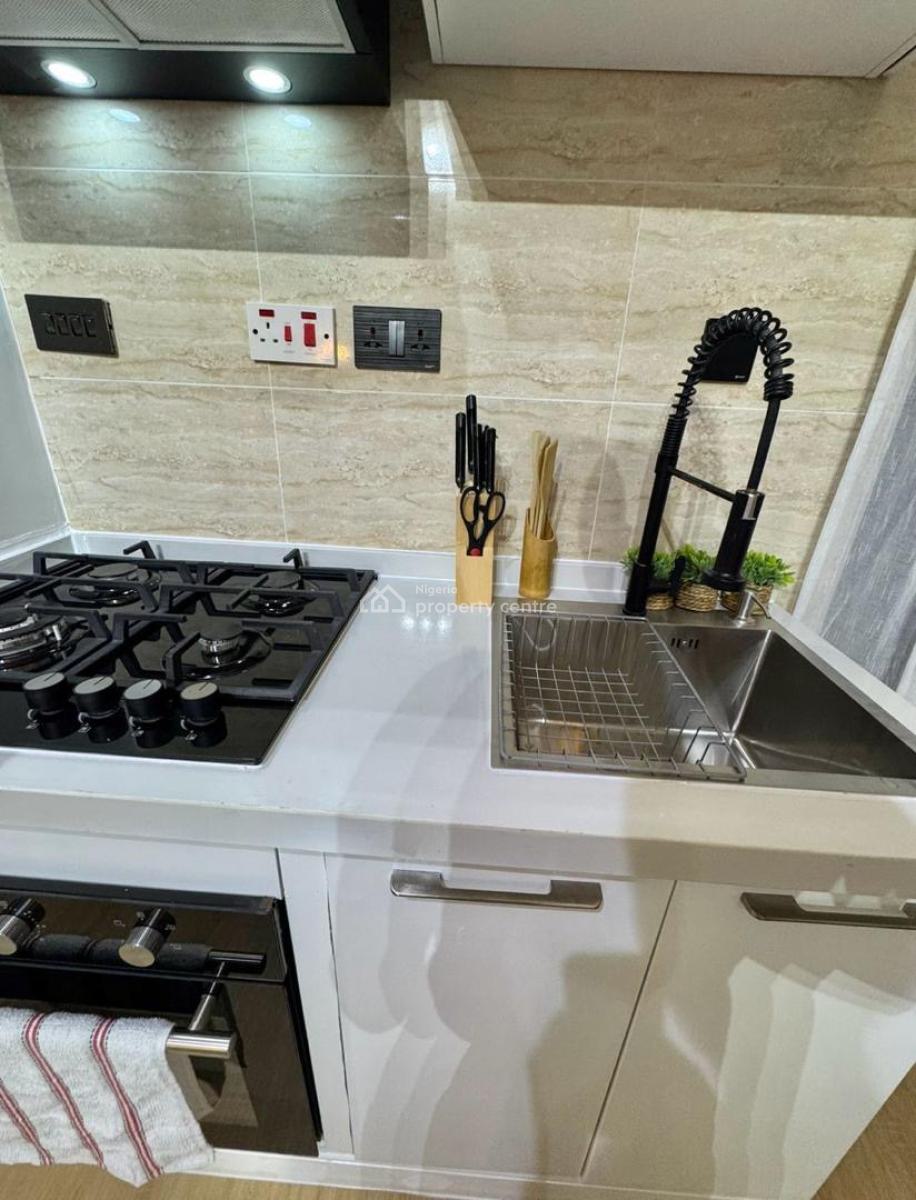 Book This Cozy, Beautiful 🥰 and  Luxurious 3bedroom Apartment in The, Lekki Phase 1, Lekki, Lagos, Flat / Apartment Short Let