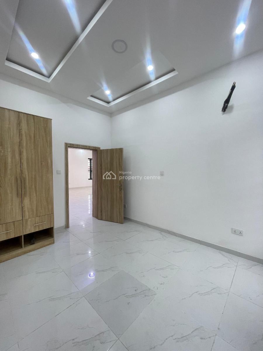 Luxurious 3 Bedroom Apartment, Yaba, Lagos, Block of Flats for Sale