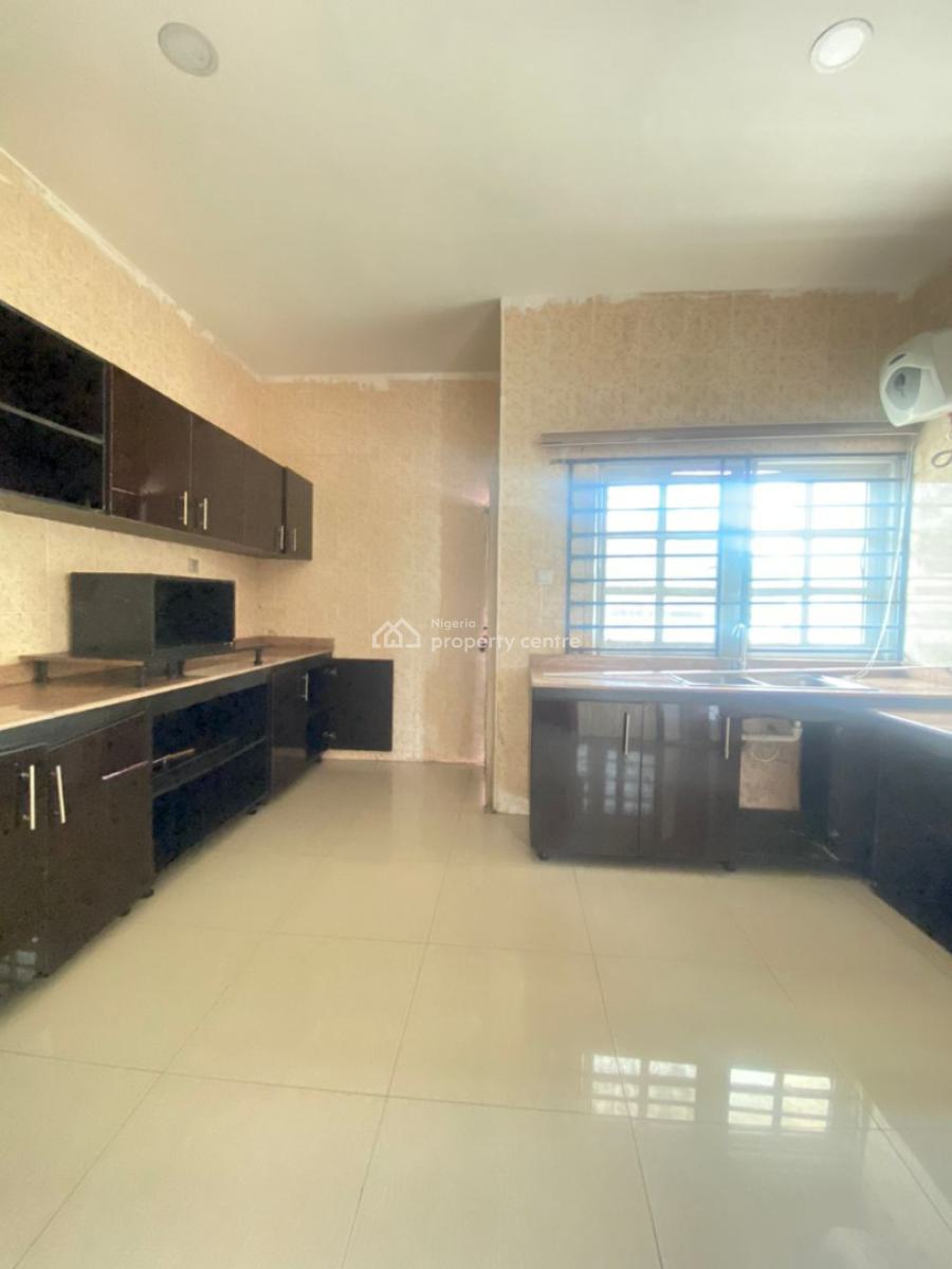 Spacious 2 Bedroom Good for Commercial and Residential, Oniru, Victoria Island (vi), Lagos, Flat / Apartment for Rent