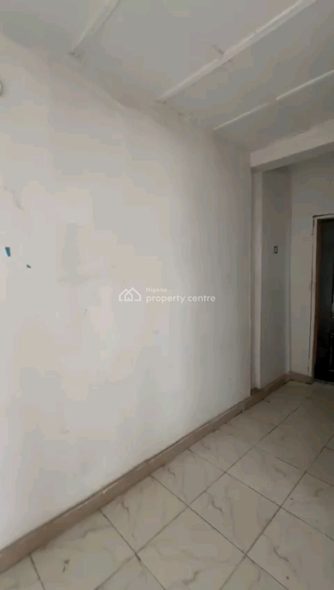 a Standard Mini Flat, Off Ilaje Road, Bariga, Shomolu, Lagos, Mini Flat (room and Parlour) for Rent