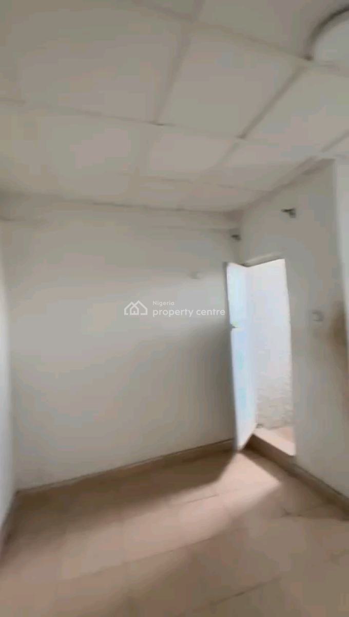 a Standard Mini Flat, Off Ilaje Road, Bariga, Shomolu, Lagos, Mini Flat (room and Parlour) for Rent