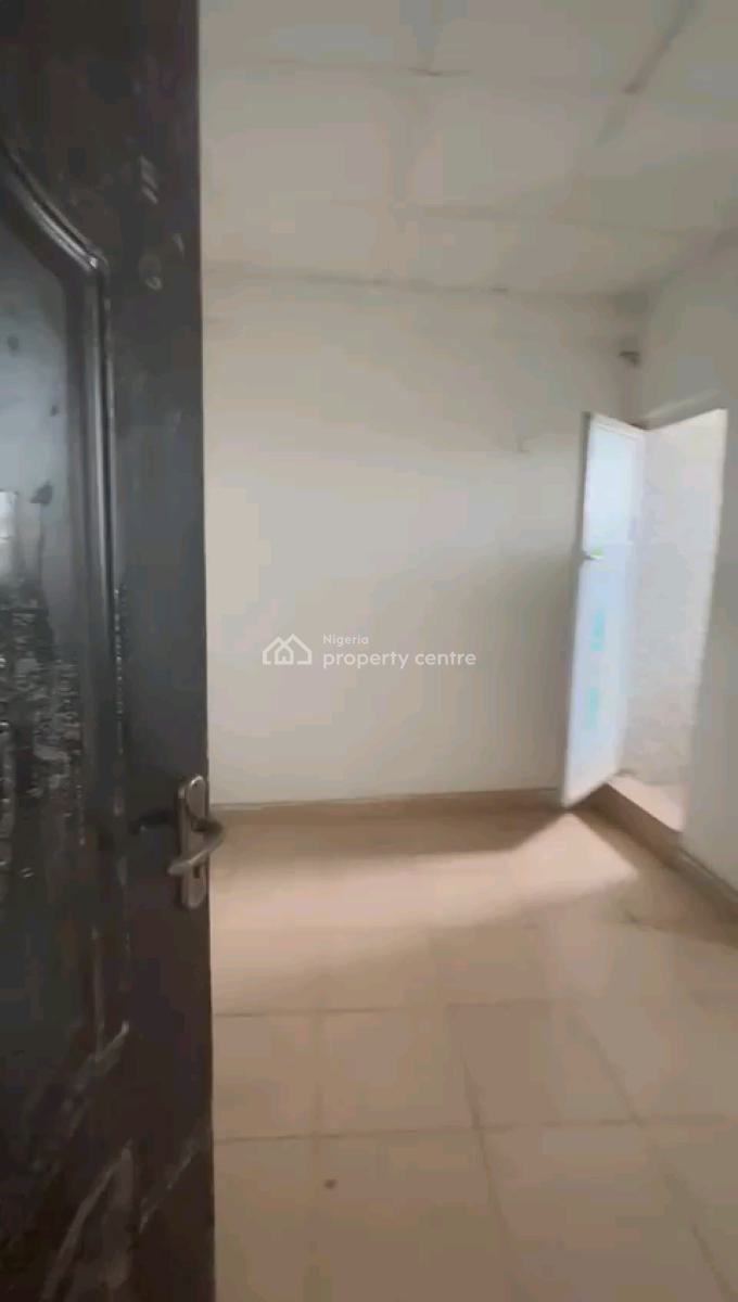 a Standard Mini Flat, Off Ilaje Road, Bariga, Shomolu, Lagos, Mini Flat (room and Parlour) for Rent