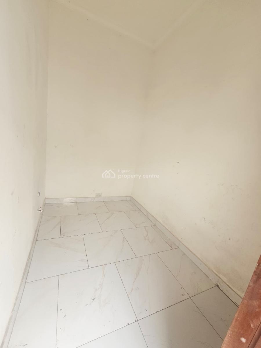 Bq with Its Own Toilet and Separate Space for Kitchen, Ikoyi, Lagos, Flat / Apartment for Rent