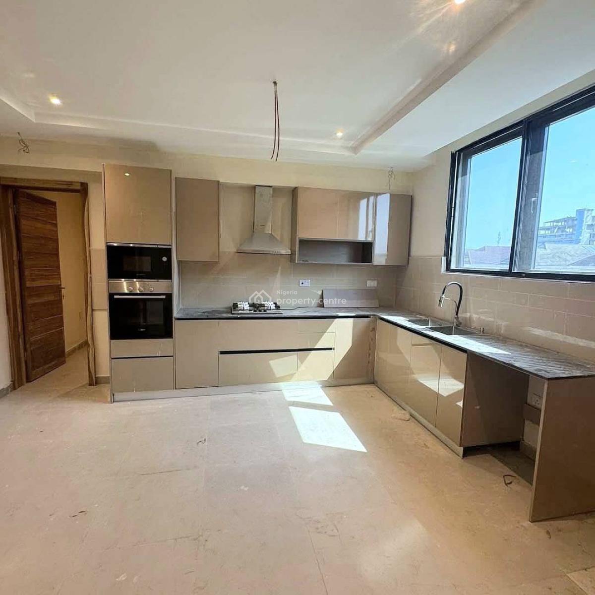Spacious 3-bedroom Apartment, Lekki Phase 1, Lekki, Lagos, Flat / Apartment for Sale
