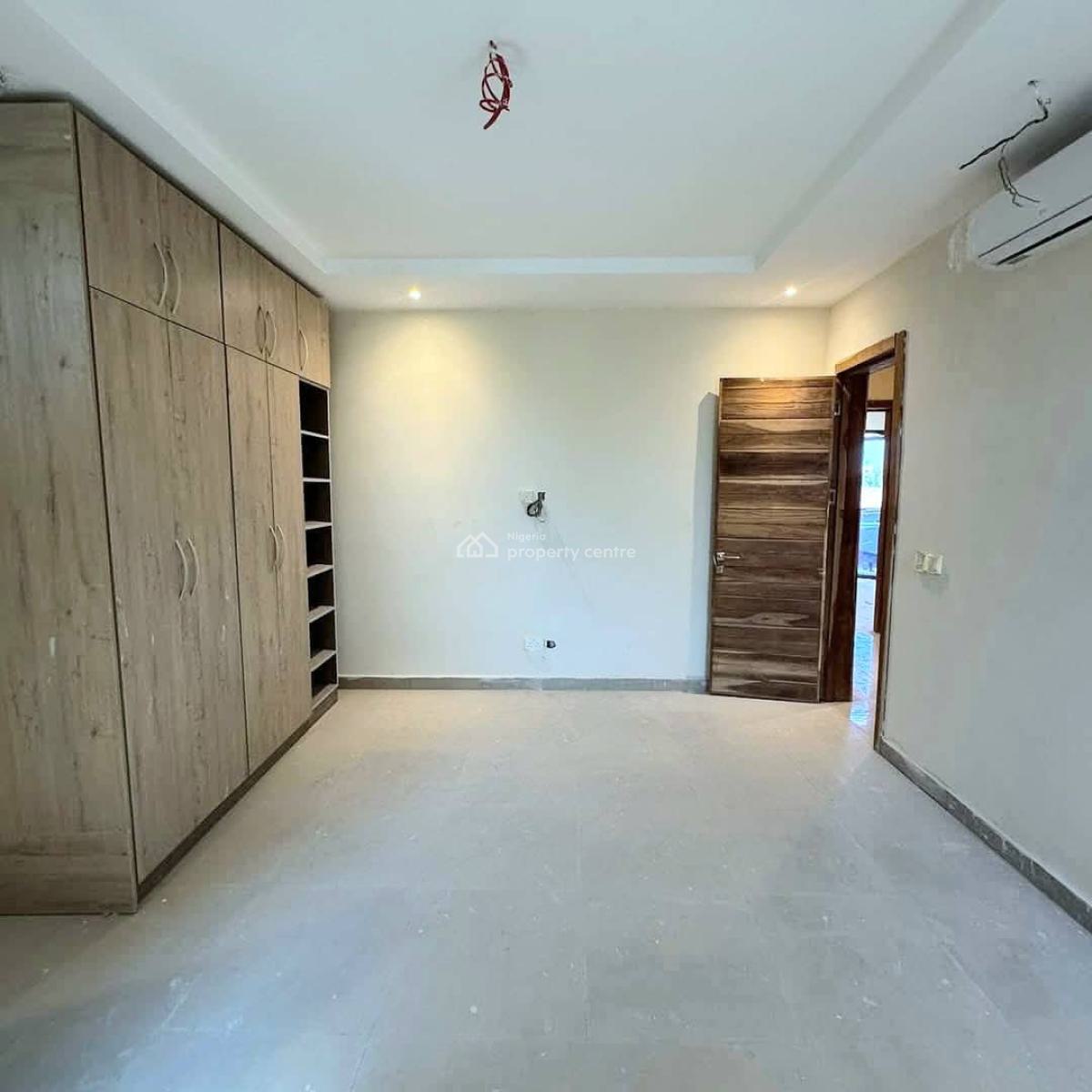 Spacious 3-bedroom Apartment, Lekki Phase 1, Lekki, Lagos, Flat / Apartment for Sale