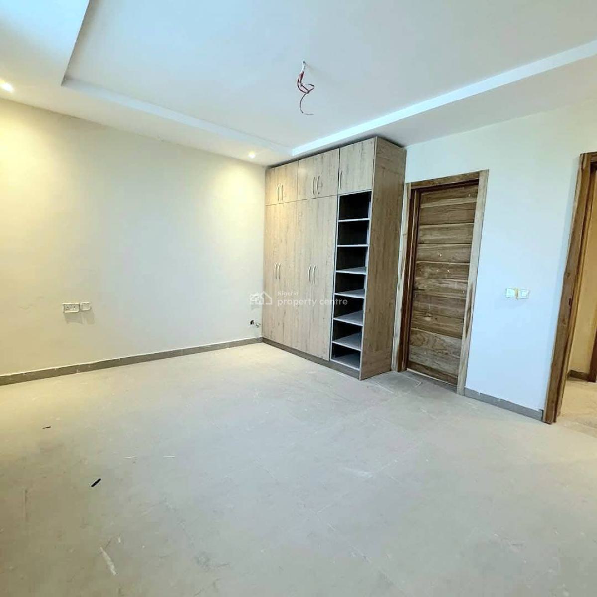 Spacious 3-bedroom Apartment, Lekki Phase 1, Lekki, Lagos, Flat / Apartment for Sale