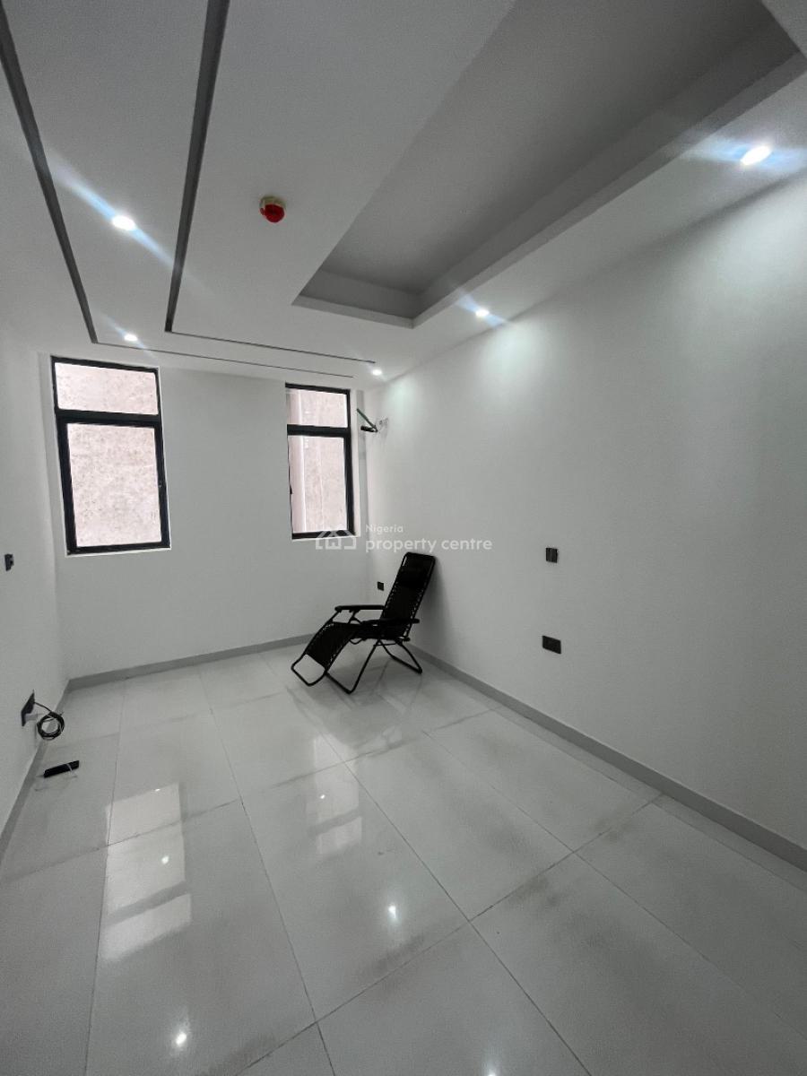 Spacious 2 Bedroom Apartment, Lekki Phase 1, Lekki, Lagos, Block of Flats for Sale