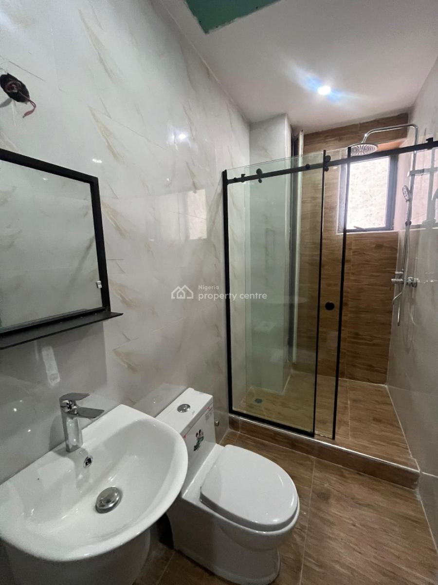 Spacious 2 Bedroom Apartment, Lekki Phase 1, Lekki, Lagos, Block of Flats for Sale