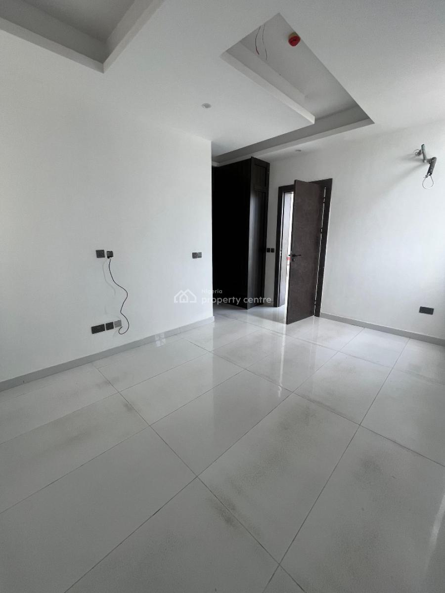 Spacious 2 Bedroom Apartment, Lekki Phase 1, Lekki, Lagos, Block of Flats for Sale