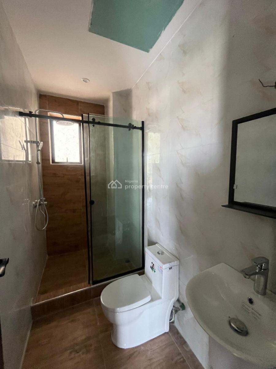 Spacious 2 Bedroom Apartment, Lekki Phase 1, Lekki, Lagos, Block of Flats for Sale