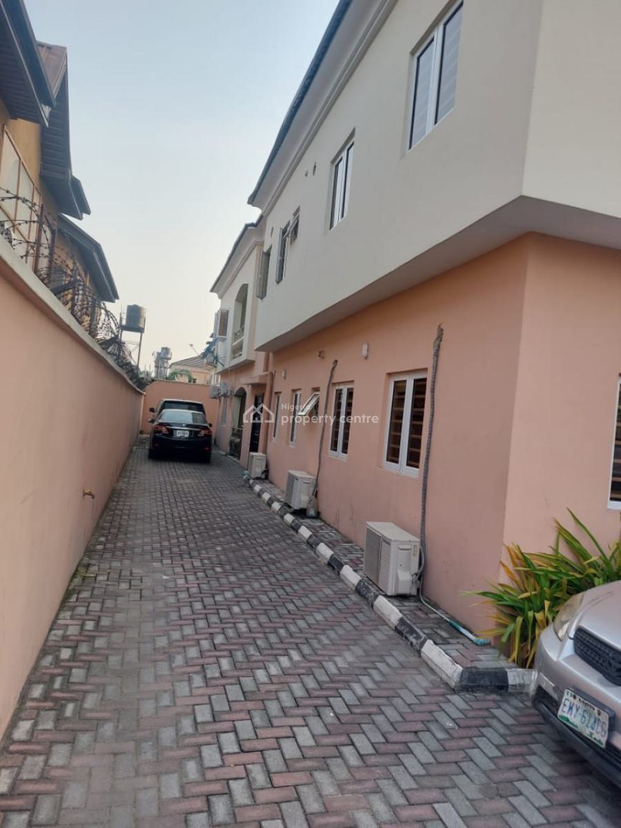 2 Bedroom Flat Upstairs, Off Boudillon Road, Ikoyi, Lagos, Flat / Apartment for Rent
