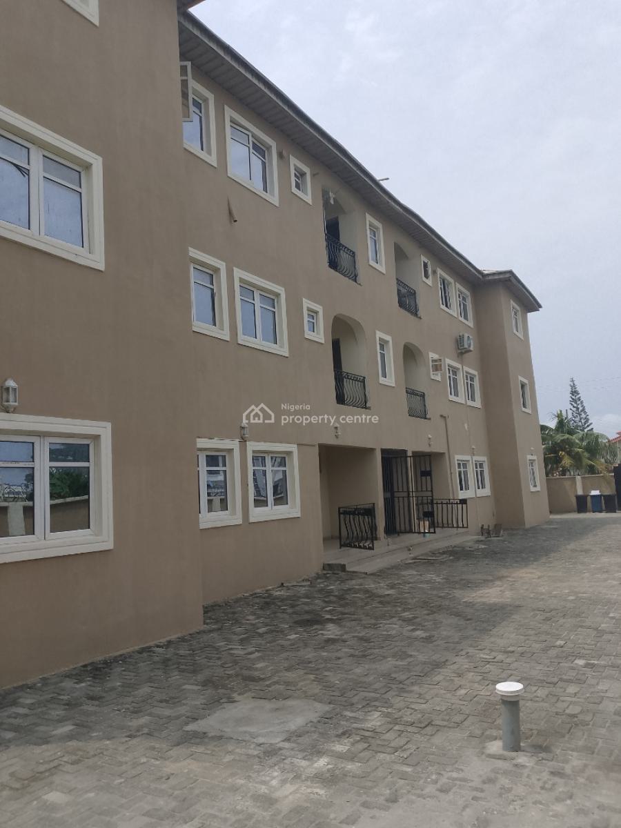 Very Spacious 3bedroom Flats Apartments, Ilaje Mobile Road, Ajah, Lagos, Flat / Apartment for Rent