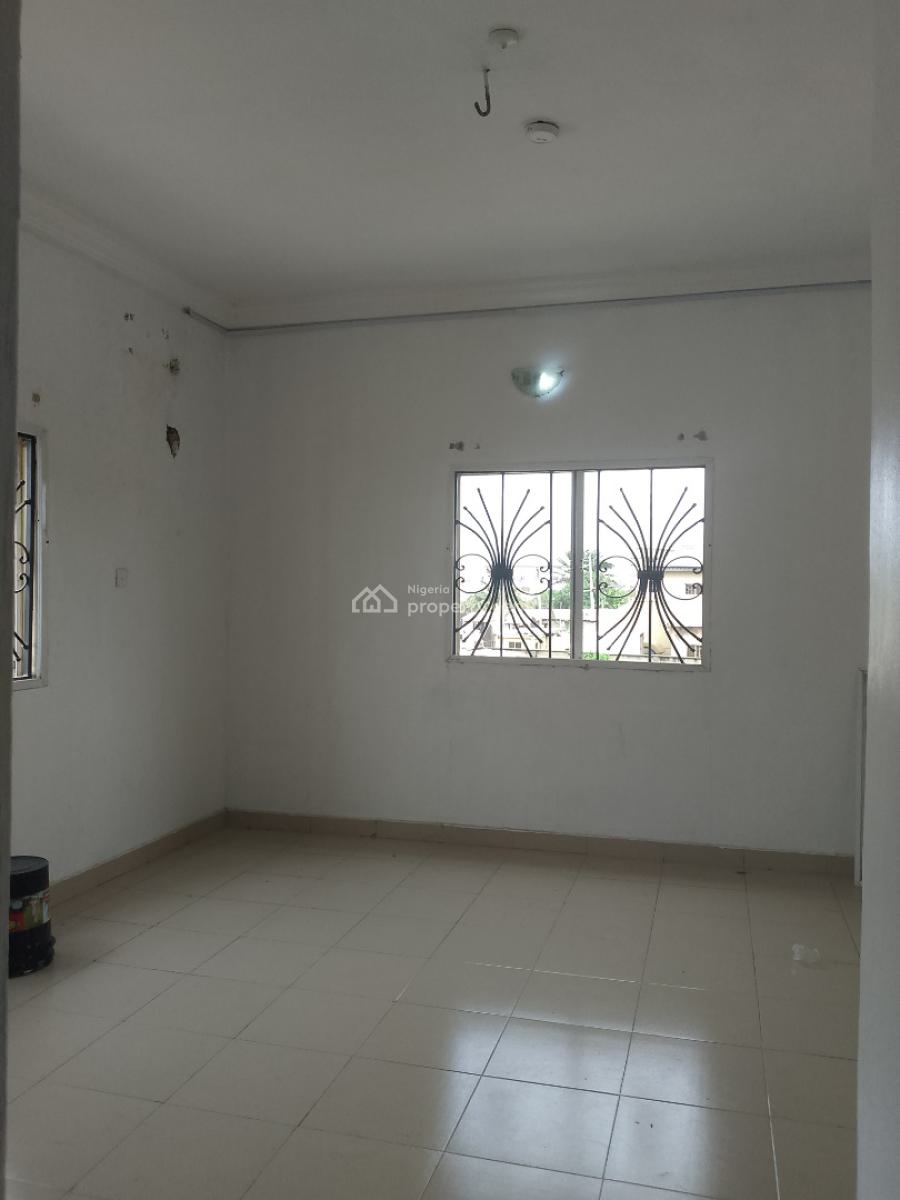Very Spacious 3bedroom Flats Apartments, Ilaje Mobile Road, Ajah, Lagos, Flat / Apartment for Rent