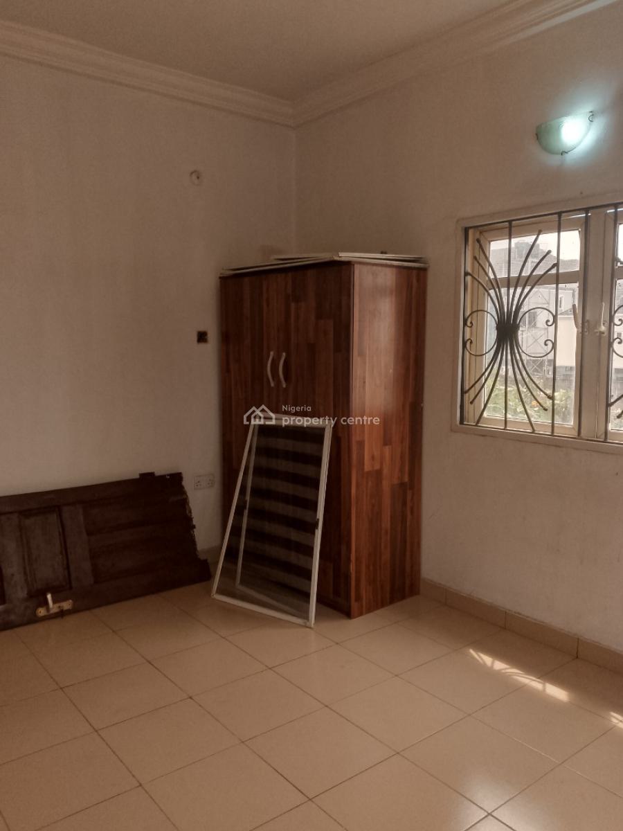 Very Spacious 3bedroom Flats Apartments, Ilaje Mobile Road, Ajah, Lagos, Flat / Apartment for Rent