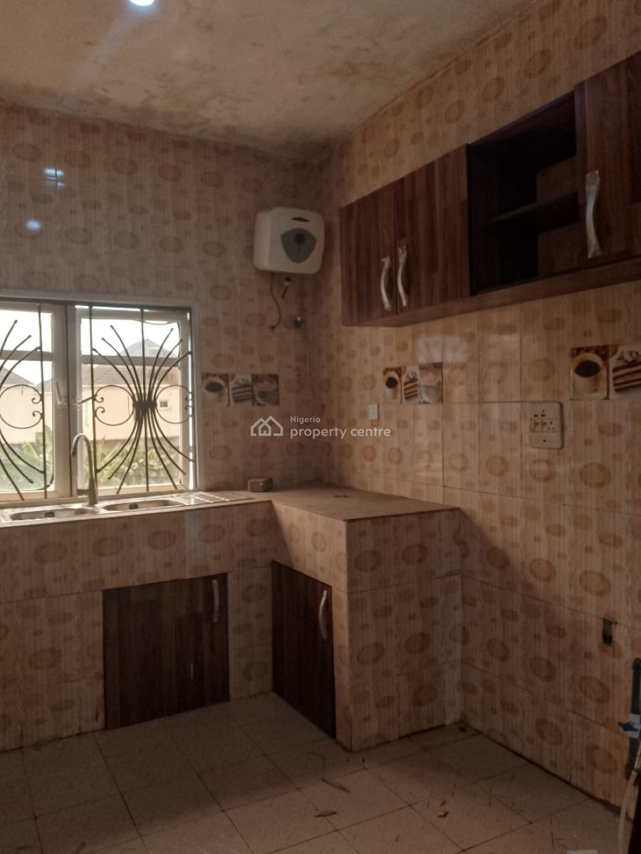 Very Spacious 3bedroom Flats Apartments, Ilaje Mobile Road, Ajah, Lagos, Flat / Apartment for Rent