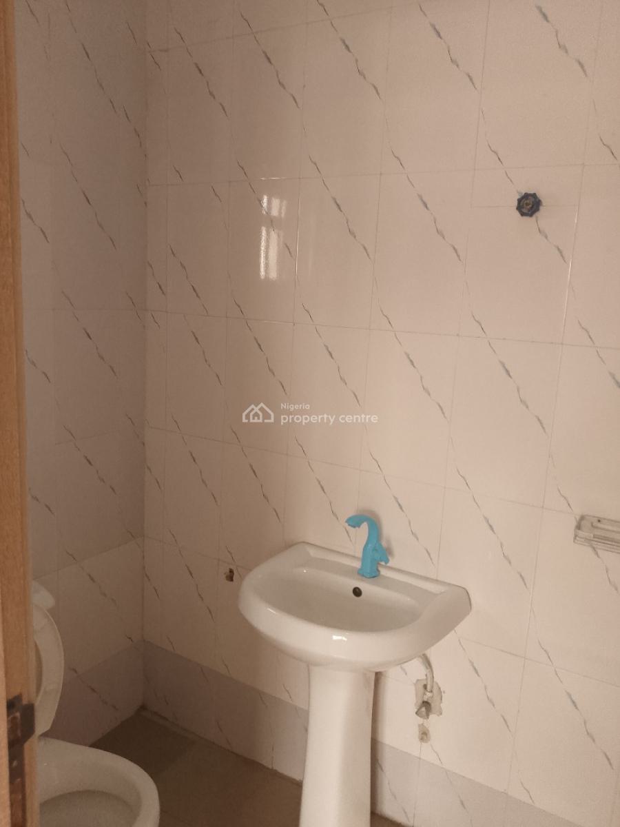 Very Spacious 3bedroom Flats Apartments, Ilaje Mobile Road, Ajah, Lagos, Flat / Apartment for Rent
