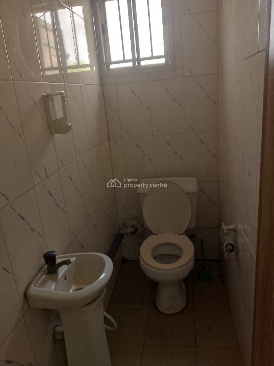 Very Spacious 3bedroom Flats Apartments, Ilaje Mobile Road, Ajah, Lagos, Flat / Apartment for Rent