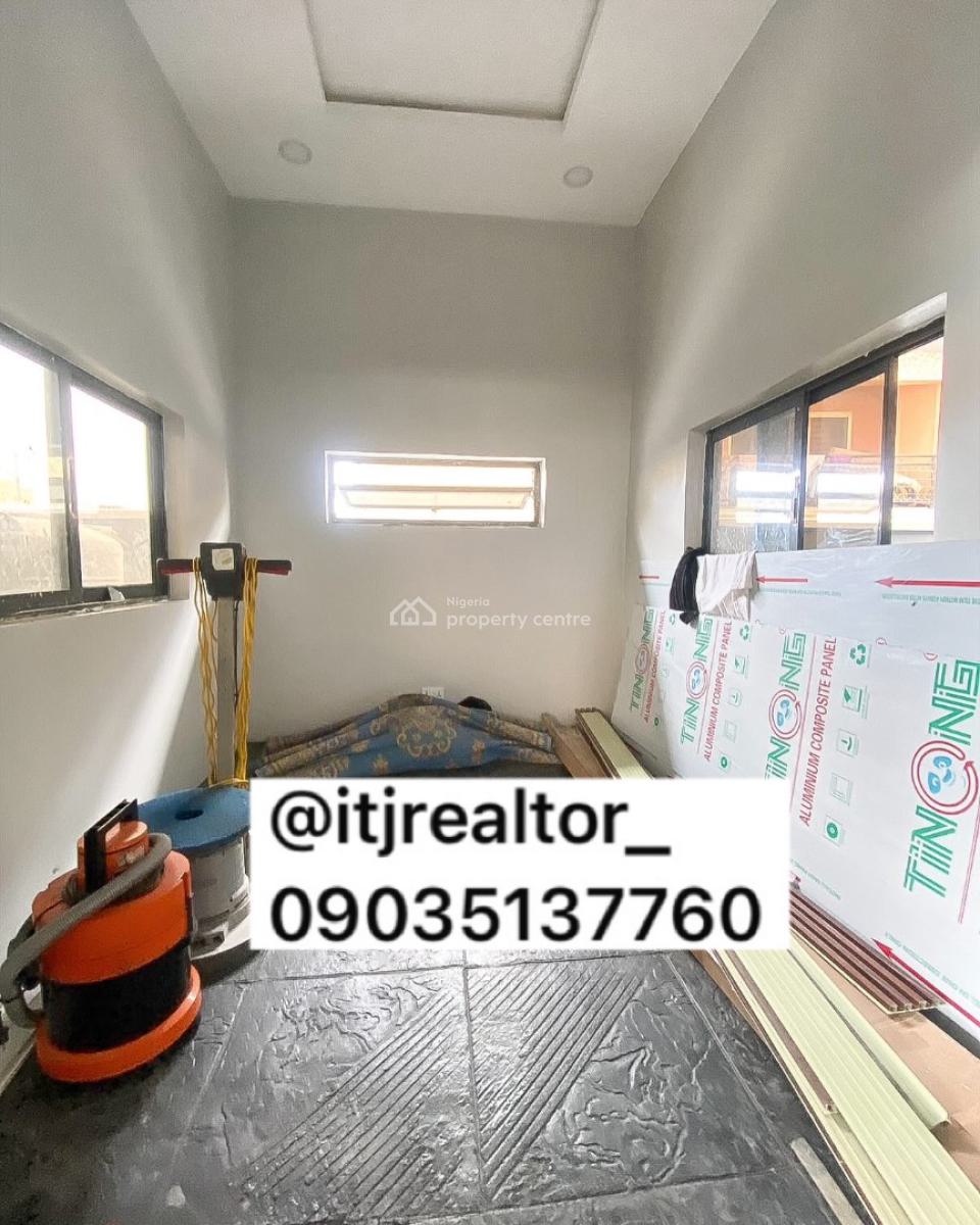 Lovely 2 Bedroom Apartment with Bq, Lekki Phase 1, Lekki Phase 1, Lekki, Lagos, Block of Flats for Sale