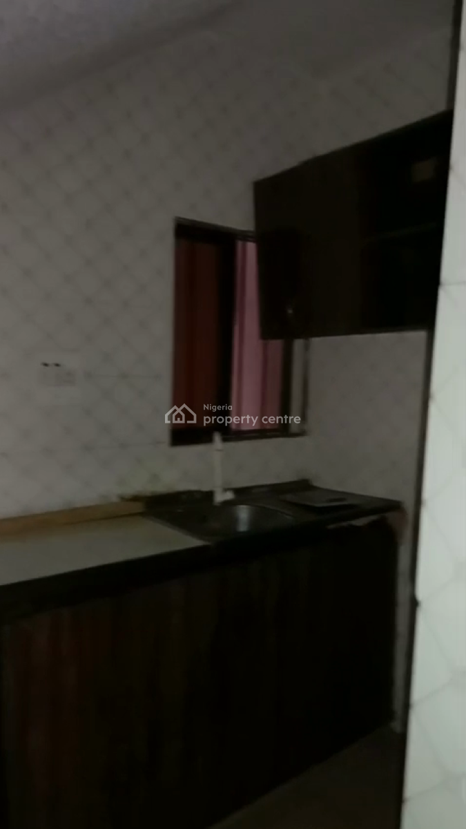 Very Specious Mini Flat, Grandmate Road & Very Close to Grandmate Bustop!!, Ago Palace, Isolo, Lagos, Flat / Apartment for Rent