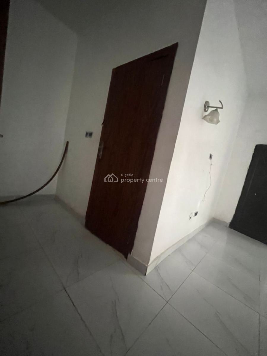 Spacious Master Bedroom in a Secured Estate, Lekki, Lagos, Flat / Apartment for Rent