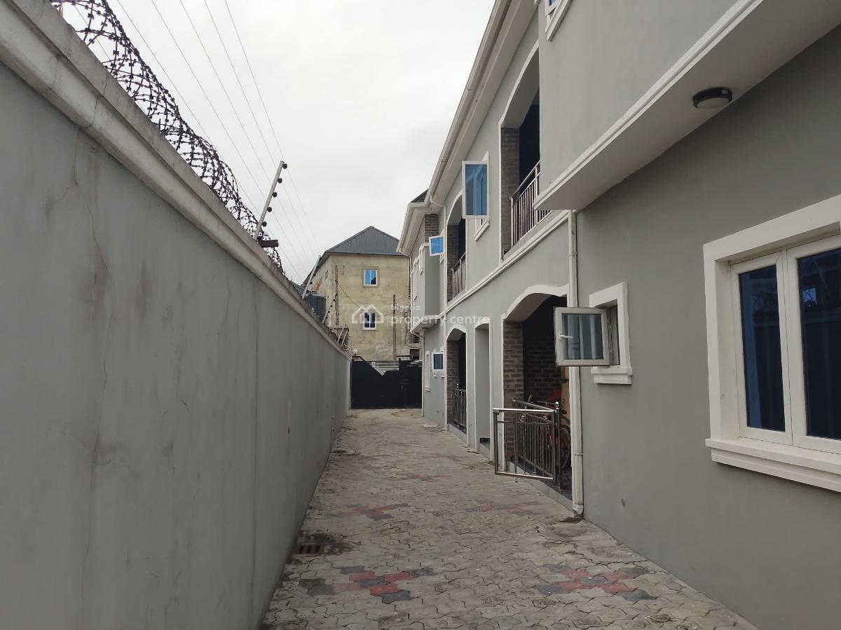 a Block of Flats with 2units of 3bedroom and 2units of 2bedroom, Alhaji Ibrahim Obeitor Rd, Awoyaya, Ibeju Lekki, Lagos, Flat / Apartment for Sale
