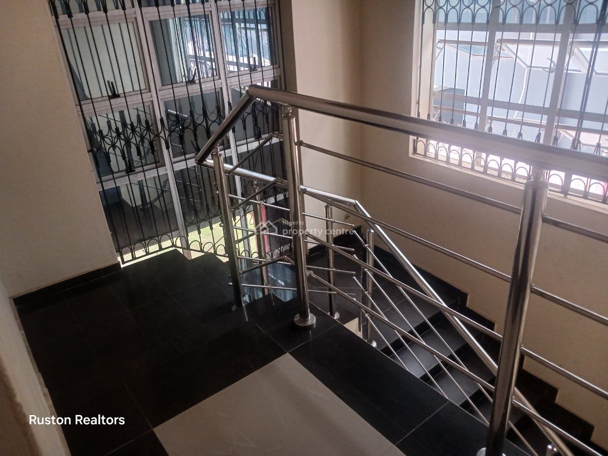 6 Rooms Office Building Duplex, Ibadan, Ibadan, Oyo, Office Space for Sale