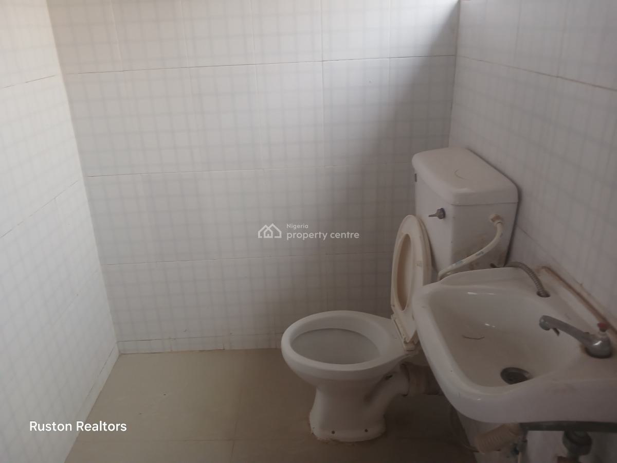 6 Rooms Office Building Duplex, Ibadan, Ibadan, Oyo, Office Space for Sale