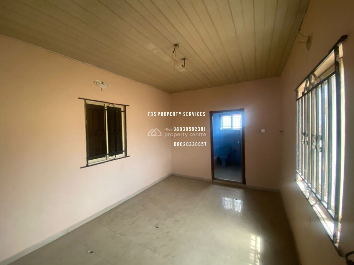 12 Rooms Building & 250sqm Warehouse, Ogudu, Ogudu, Lagos, Detached Duplex for Rent