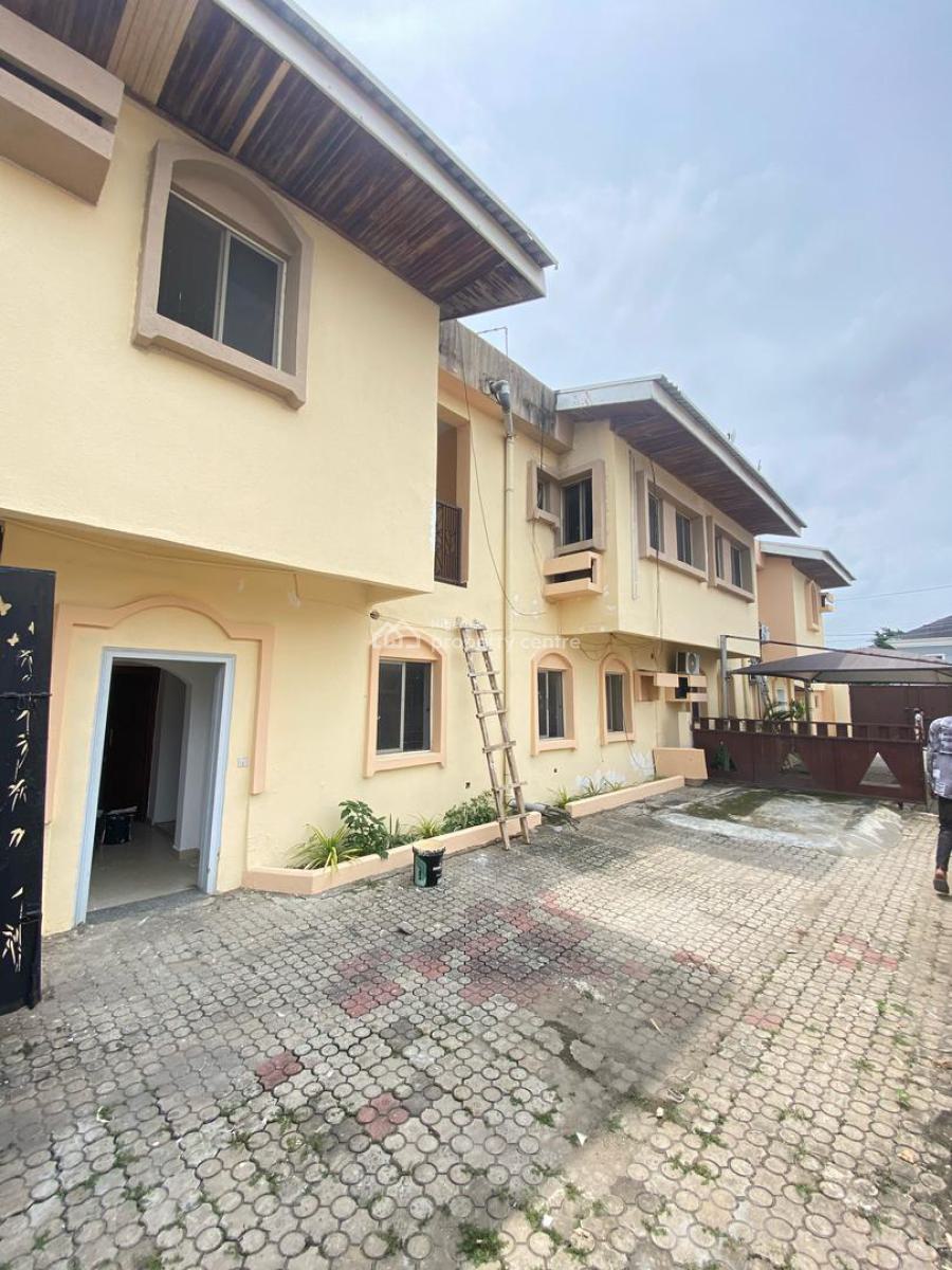 Spacious 3 Bedroom Terrace with Bq, Lekki Phase 1, Lekki, Lagos, Terraced Duplex for Rent