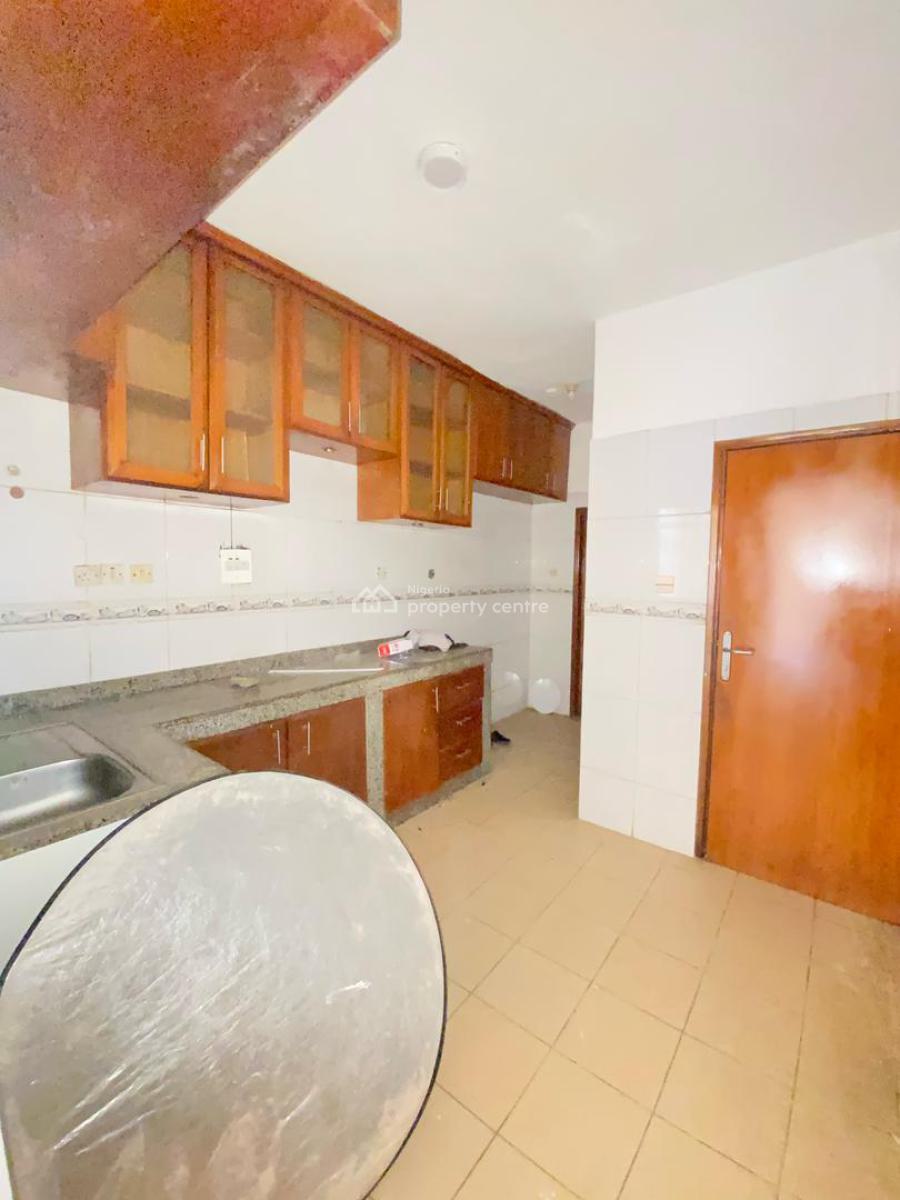 Spacious 3 Bedroom Terrace with Bq, Lekki Phase 1, Lekki, Lagos, Terraced Duplex for Rent