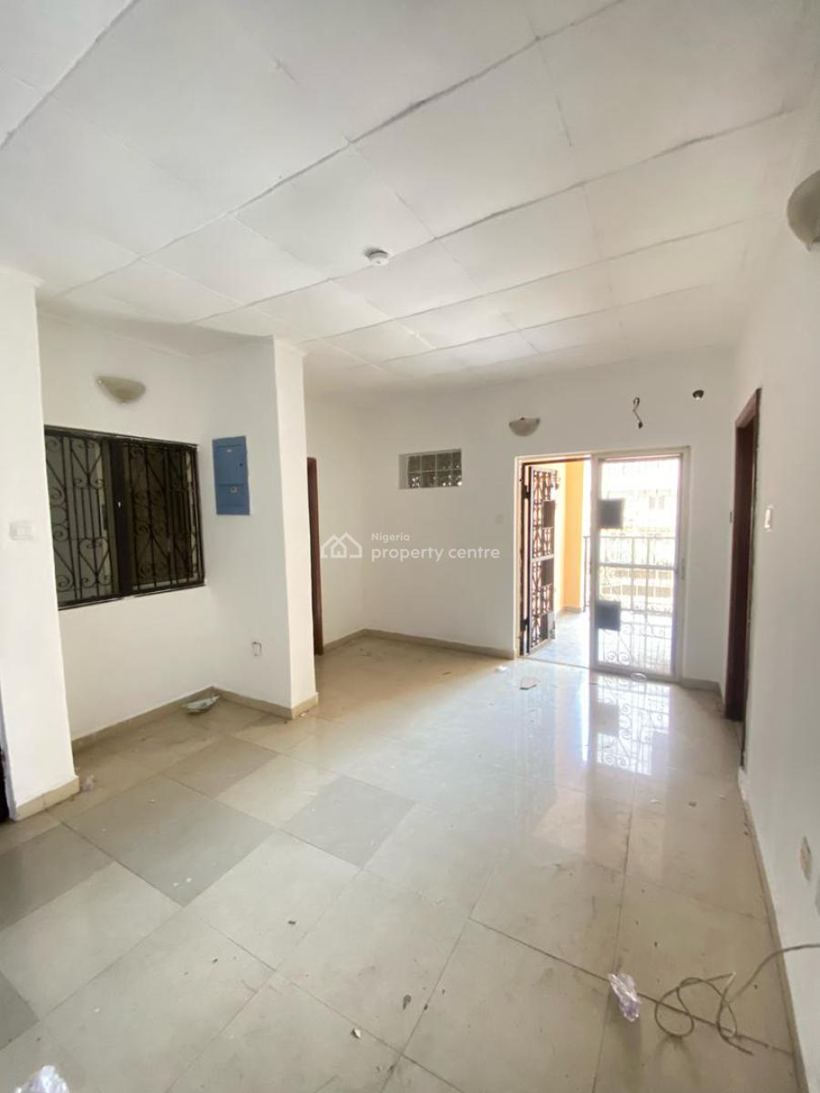 Spacious 3 Bedroom Terrace with Bq, Lekki Phase 1, Lekki, Lagos, Terraced Duplex for Rent