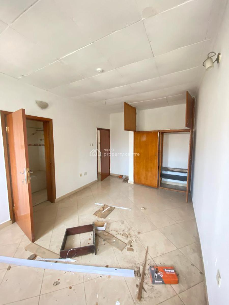 Spacious 3 Bedroom Terrace with Bq, Lekki Phase 1, Lekki, Lagos, Terraced Duplex for Rent