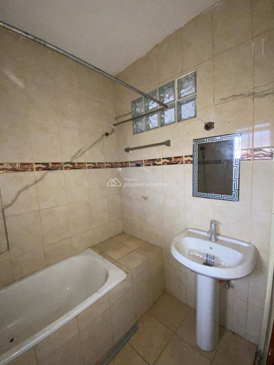 Spacious 3 Bedroom Terrace with Bq, Lekki Phase 1, Lekki, Lagos, Terraced Duplex for Rent