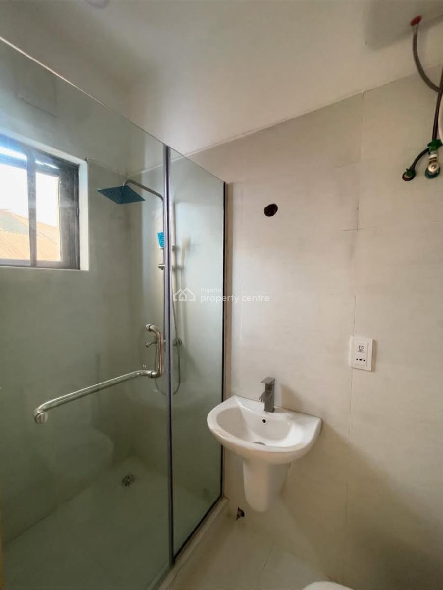 Newly Built and Serviced 2 Bedroom En-suite Flat with Fitted Kitchen,, Lekki Phase 1, Lekki, Lagos, Flat / Apartment for Rent