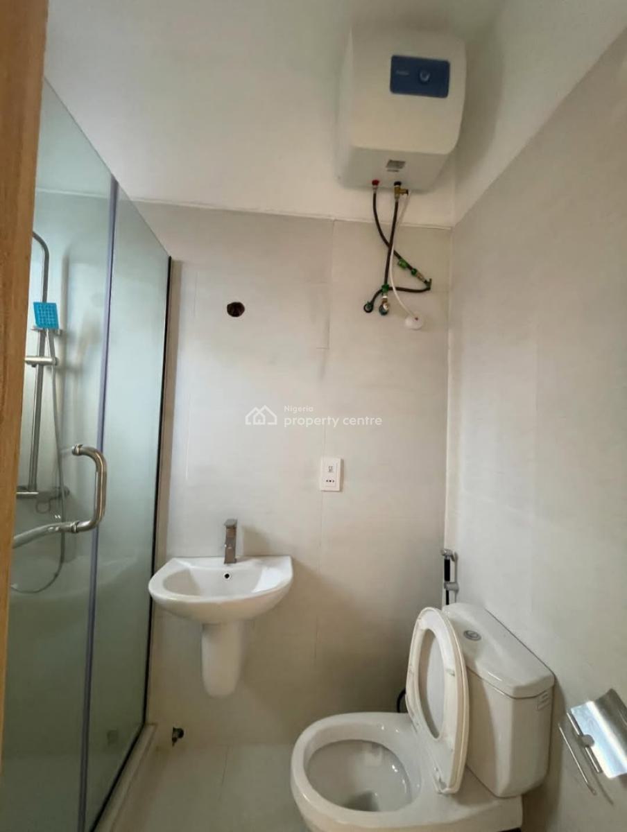 Newly Built and Serviced 2 Bedroom En-suite Flat with Fitted Kitchen,, Lekki Phase 1, Lekki, Lagos, Flat / Apartment for Rent