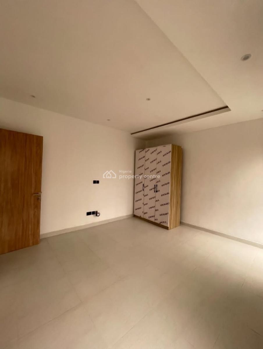 Newly Built and Serviced 2 Bedroom En-suite Flat with Fitted Kitchen,, Lekki Phase 1, Lekki, Lagos, Flat / Apartment for Rent