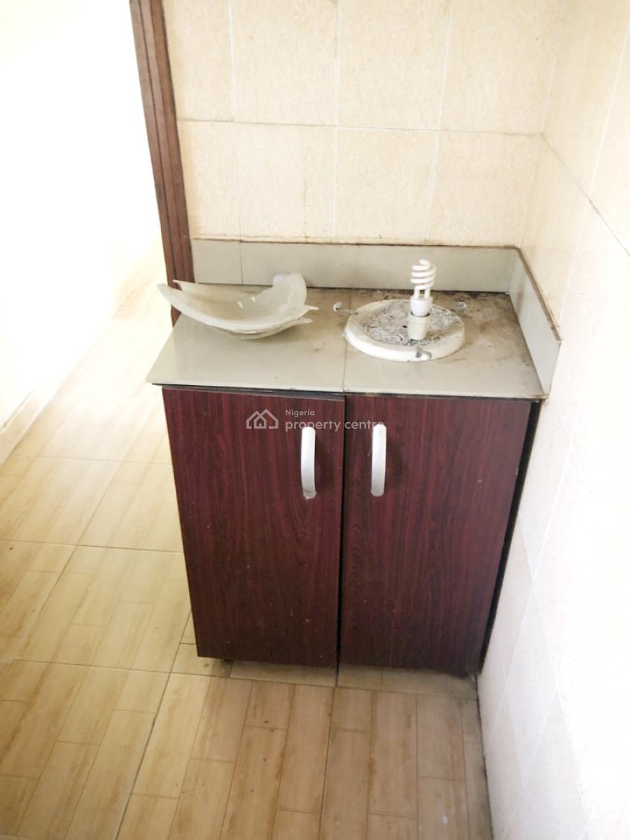 a Well Maintained Spacious 2 Bedroom Flat, Gra Phase 1, Magodo, Lagos, Flat / Apartment for Rent