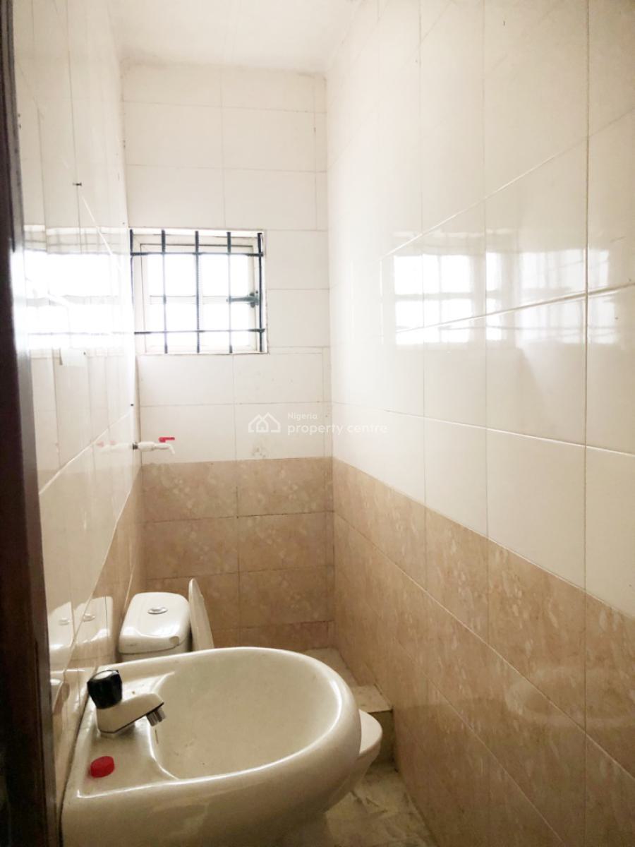 a Well Maintained Spacious 2 Bedroom Flat, Gra Phase 1, Magodo, Lagos, Flat / Apartment for Rent