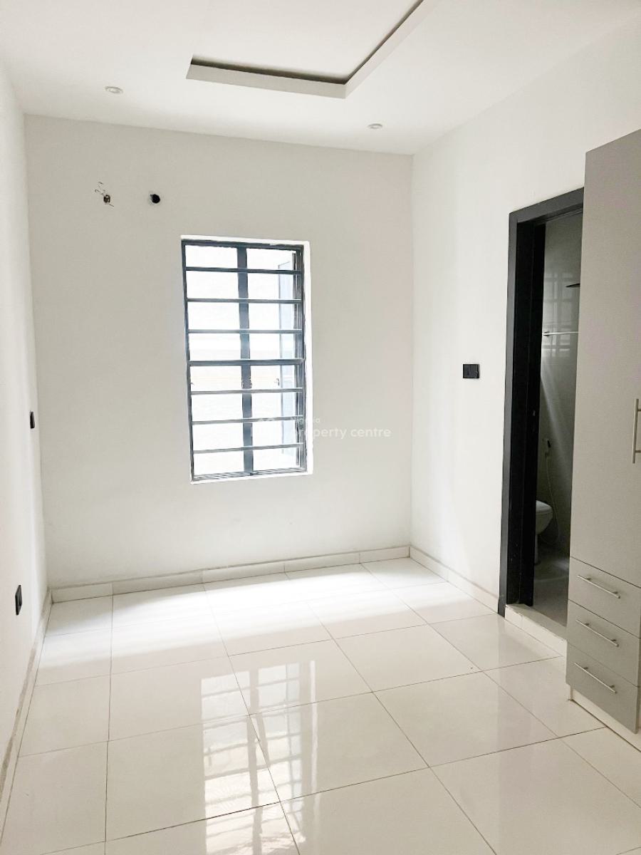 Luxury 3 Bedroom Flat, Gra Phase 2, Magodo, Lagos, Flat / Apartment for Sale