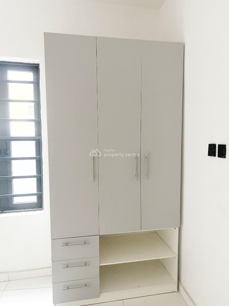 Luxury 3 Bedroom Flat, Gra Phase 2, Magodo, Lagos, Flat / Apartment for Sale
