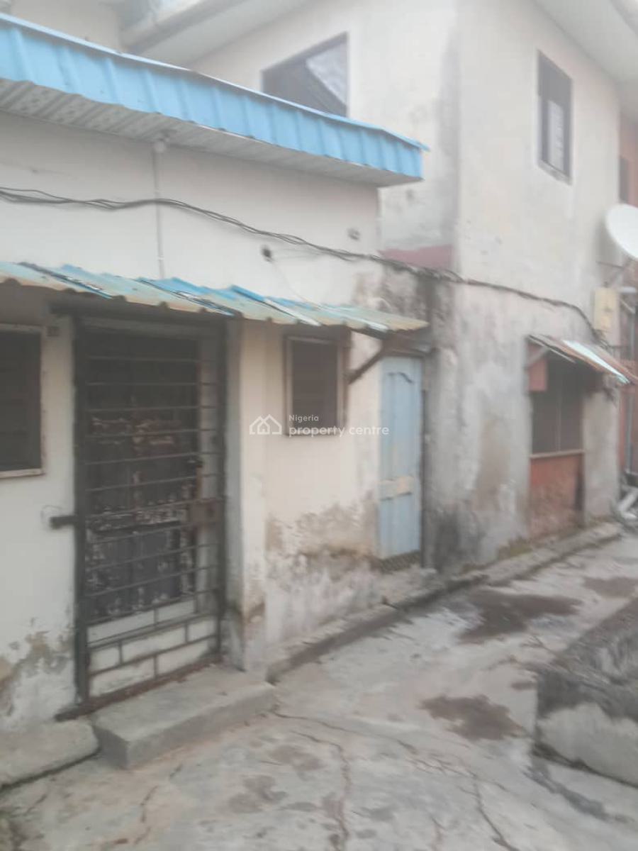 Renovatable Blocks of Flat in a Good Location, Addo - Badore Road, Badore, Ajah, Lagos, Block of Flats for Sale