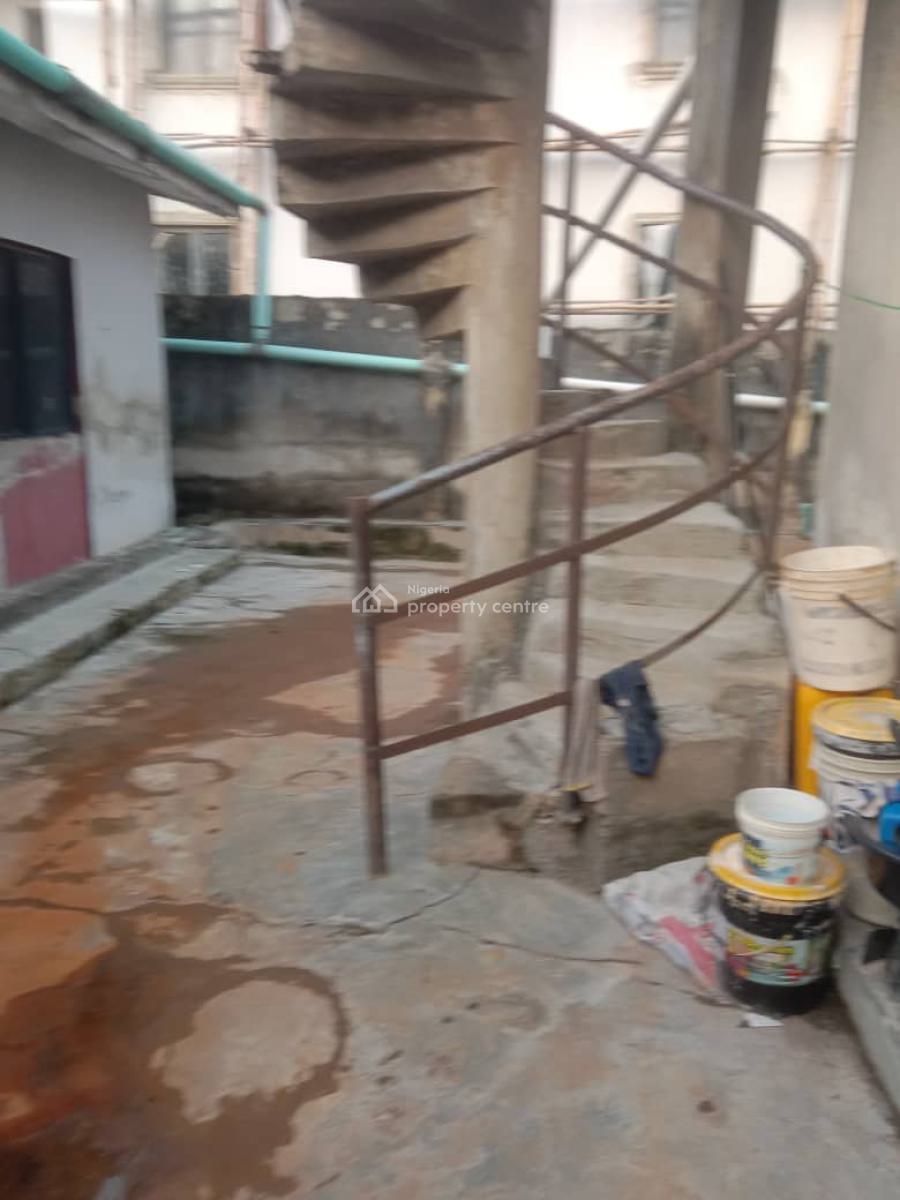Renovatable Blocks of Flat in a Good Location, Addo - Badore Road, Badore, Ajah, Lagos, Block of Flats for Sale