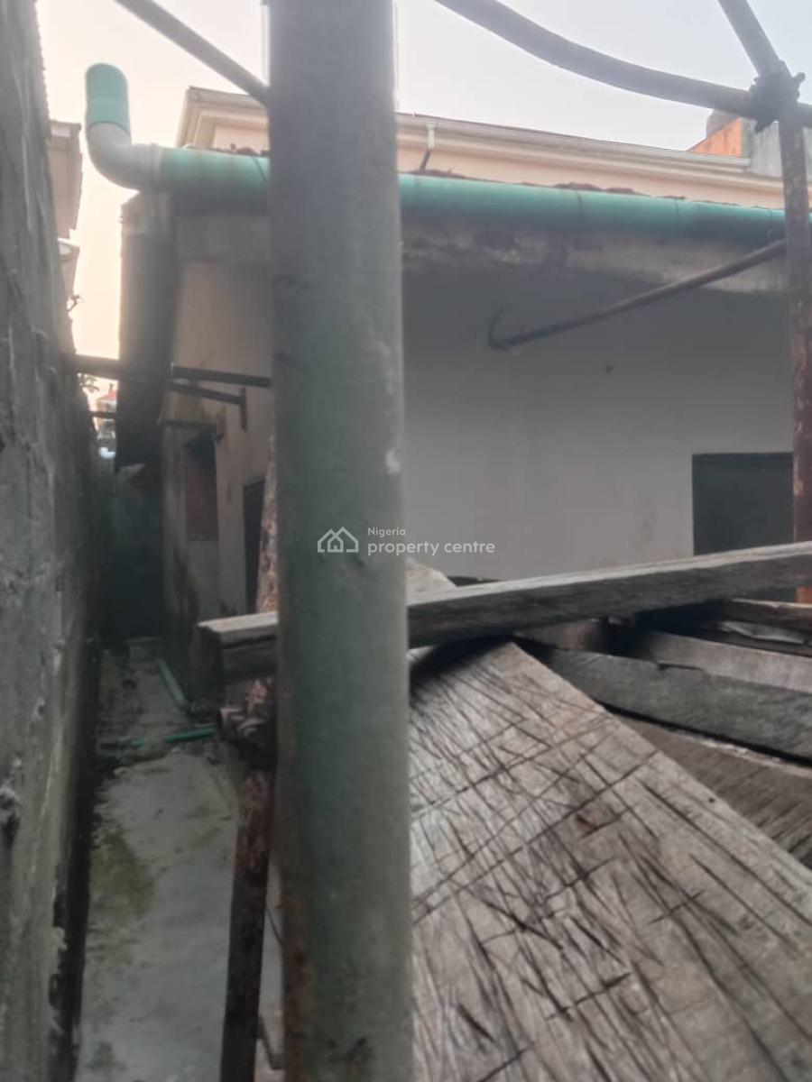 Renovatable Blocks of Flat in a Good Location, Addo - Badore Road, Badore, Ajah, Lagos, Block of Flats for Sale