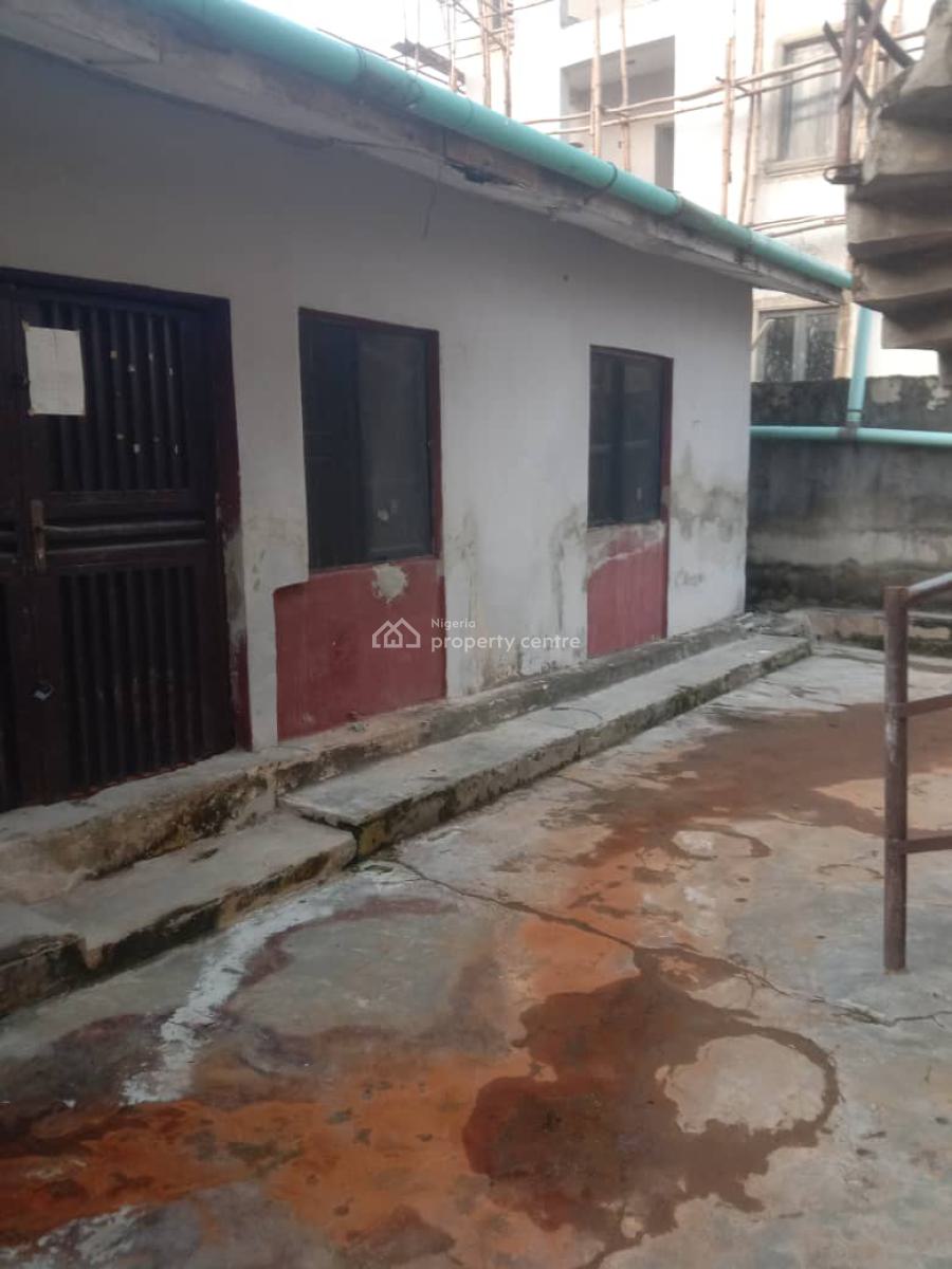 Renovatable Blocks of Flat in a Good Location, Addo - Badore Road, Badore, Ajah, Lagos, Block of Flats for Sale