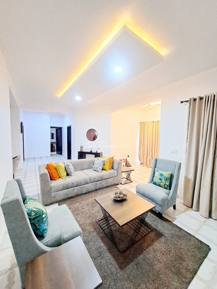 Luxurious 3 Bedroom Apartment in a Serene Neighbourhood, Ologolo, Lekki, Lagos, Flat / Apartment Short Let