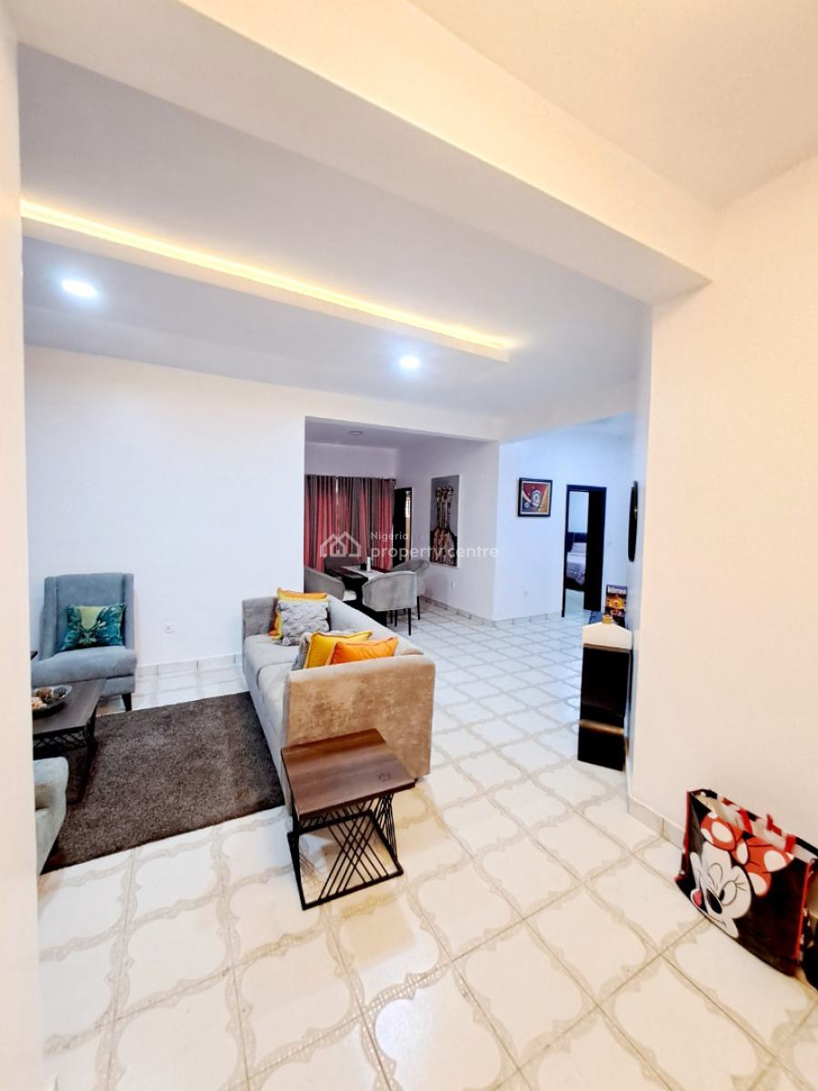 Luxurious 3 Bedroom Apartment in a Serene Neighbourhood, Ologolo, Lekki, Lagos, Flat / Apartment Short Let