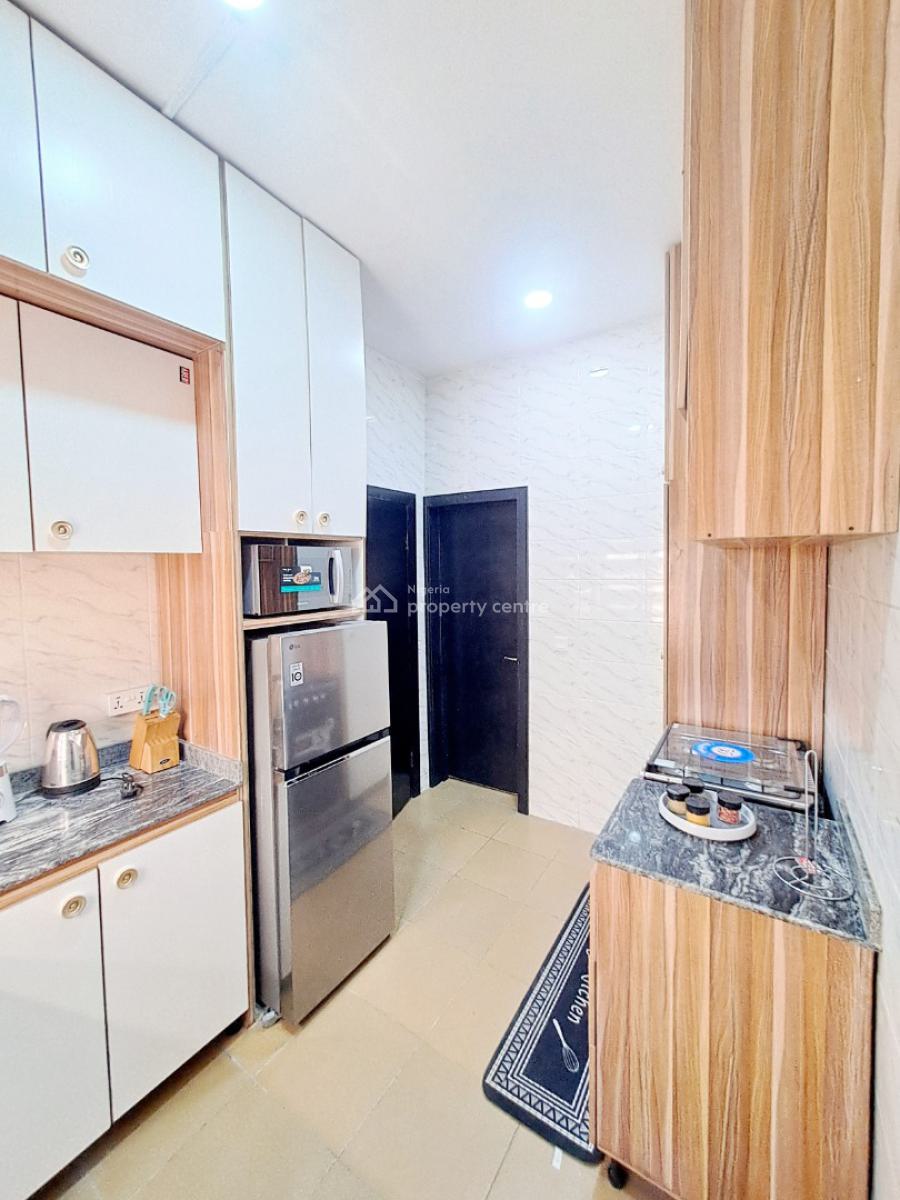 Luxurious 3 Bedroom Apartment in a Serene Neighbourhood, Ologolo, Lekki, Lagos, Flat / Apartment Short Let