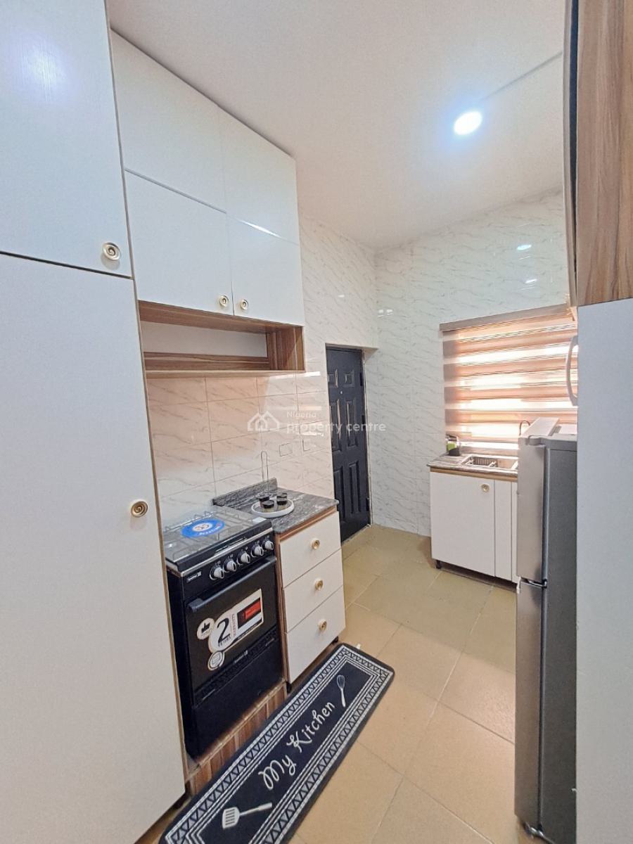 Luxurious 3 Bedroom Apartment in a Serene Neighbourhood, Ologolo, Lekki, Lagos, Flat / Apartment Short Let