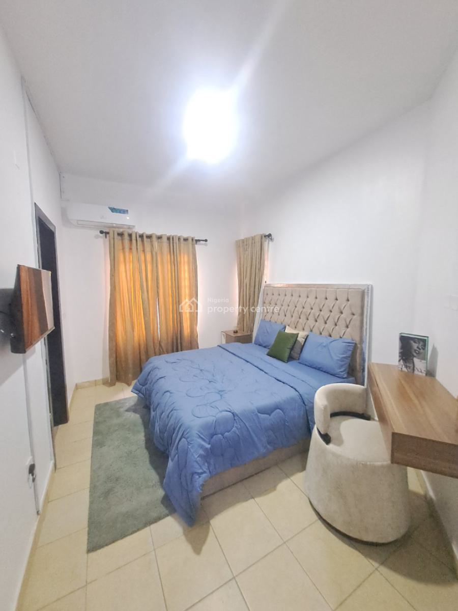 Luxurious 3 Bedroom Apartment in a Serene Neighbourhood, Ologolo, Lekki, Lagos, Flat / Apartment Short Let