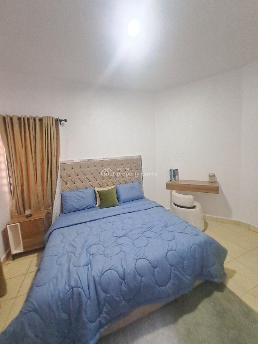Luxurious 3 Bedroom Apartment in a Serene Neighbourhood, Ologolo, Lekki, Lagos, Flat / Apartment Short Let